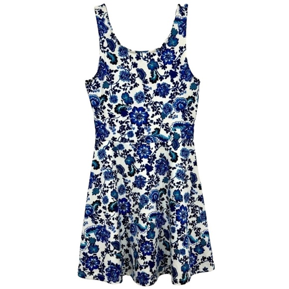 Divided H&M Women Dress Floral Print Scoop Neck Skater Dress Blue White Size 8 - Picture 2 of 9